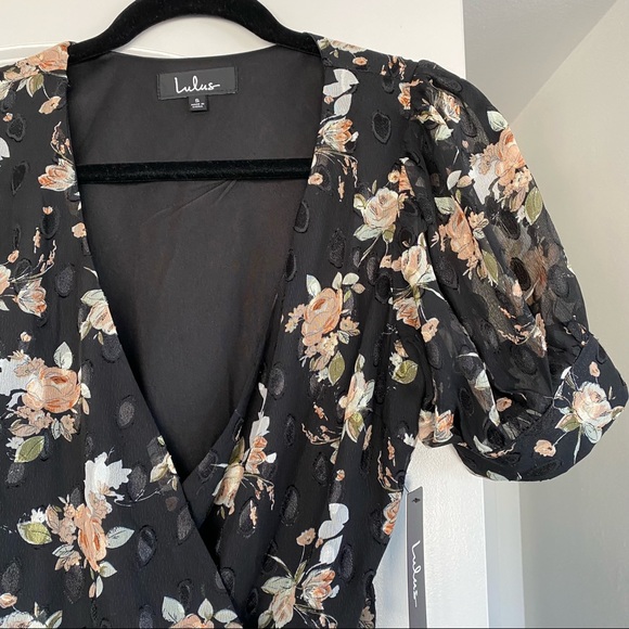 🆕Lulu’s Floral Print Wrap Dress - Picture 4 of 9